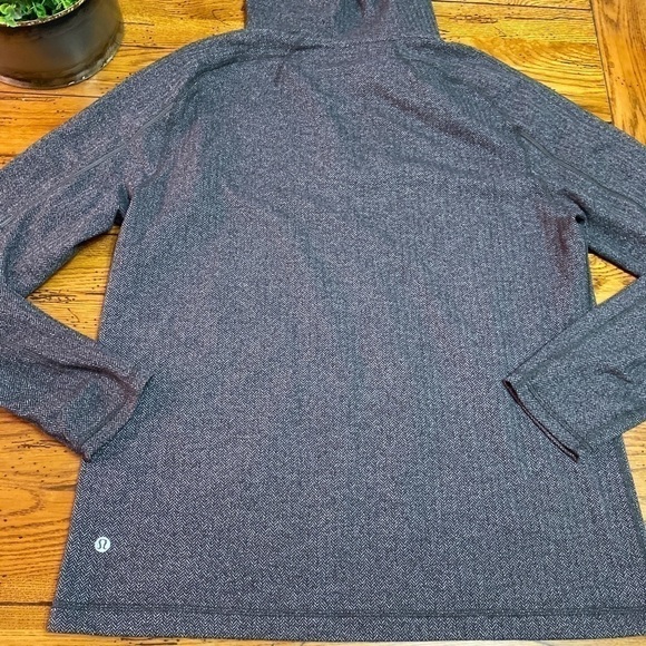 Lululemon 1/4 zip hoodie heathered gray size large 8/10? thumb hole. - Picture 12 of 12